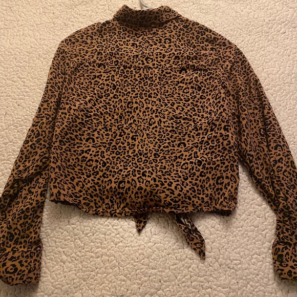 Semi Cropped Tie Front Leopard Print Button Up - Picture 3 of 3